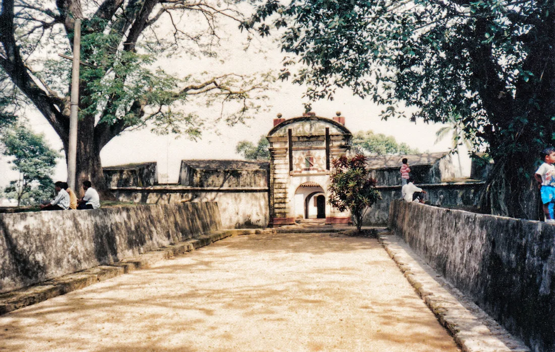 Entrée et douves de Star Fort à Matara